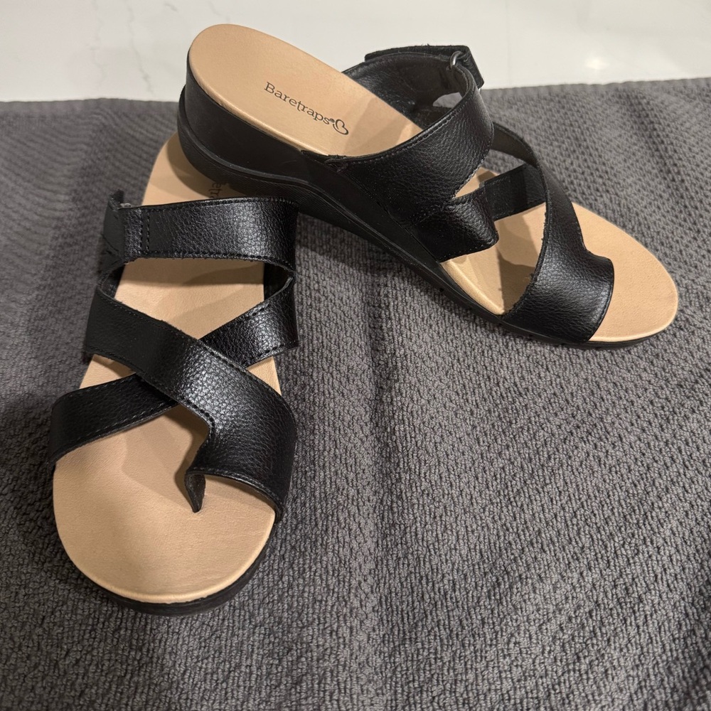 BareTraps Black and Tan Sandals